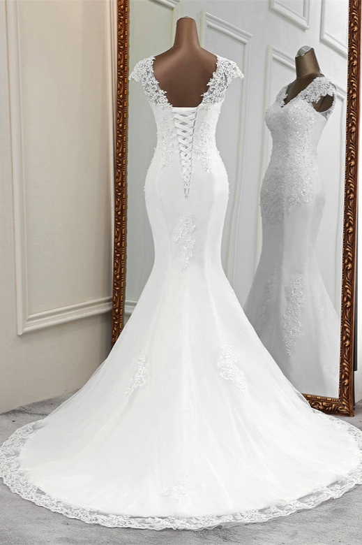 Luxury V-Neck Sleeveless White Lace Mermaid Dress with Appliques Detail