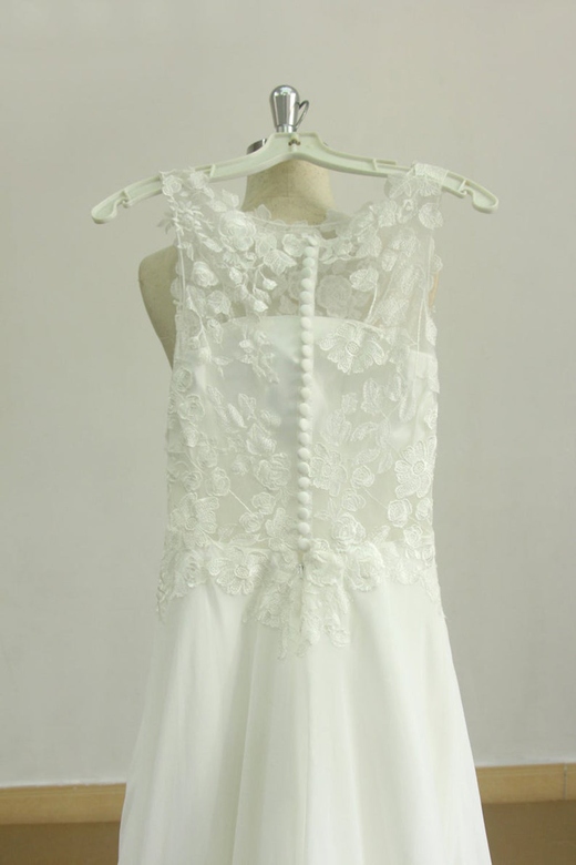 Glamorous Jewel Sleeveless Applique Wedding Dress in White Chiffon