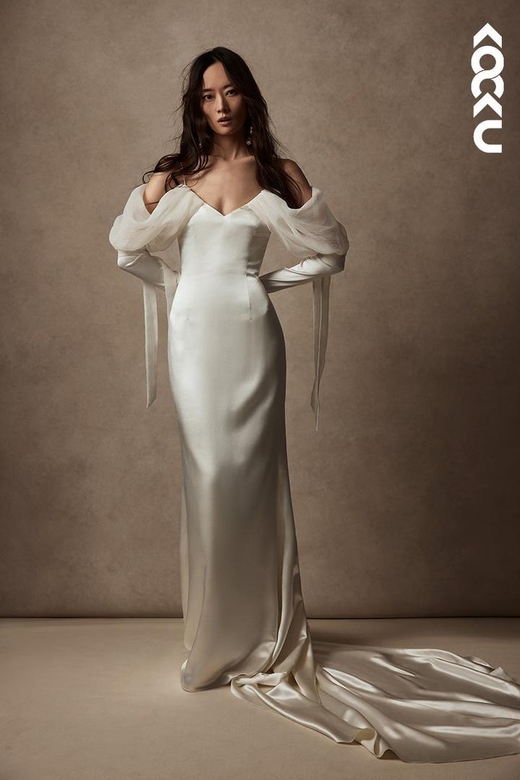 Off-Shoulder V-Neck Long Sleeves Tulle Satin Mermaid Wedding Gown