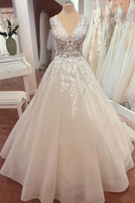 Appliques Sleeveless Tulle Lace Wedding Dress