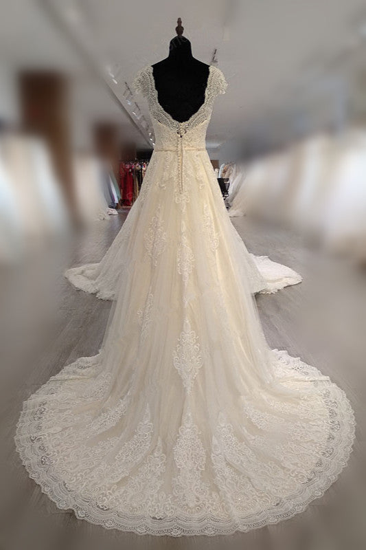 Gorgeous V-Neck Cap Sleeves Tulle Wedding Dress with Lace Appliques and Ruffles