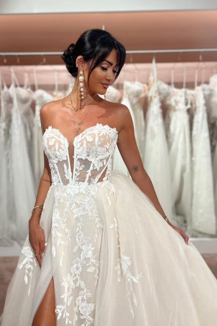 Charming A-Line Tulle Lace Sweetheart Floor-Length Sleeveless Wedding Dress