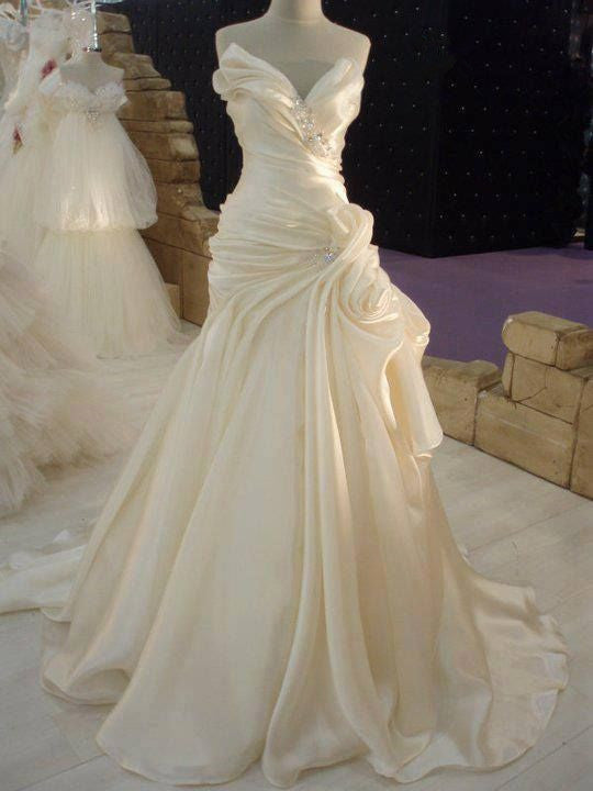 Ruffless Cream Satin Wedding Dress with Beadings, Classic Long Bridal Style