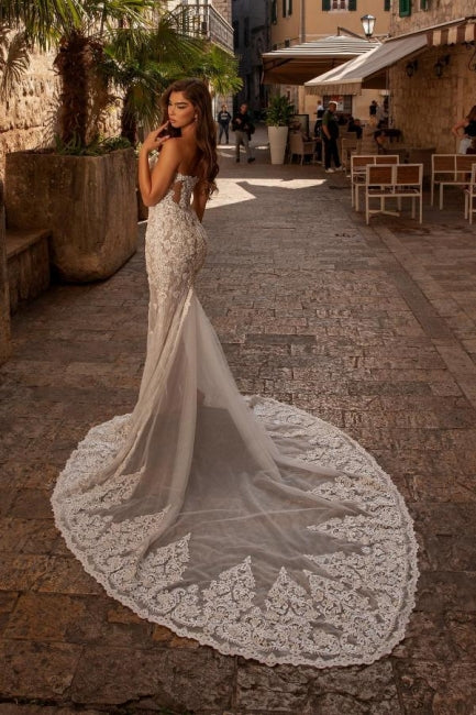 Alluring Sweetheart Sleeveless Mermaid Lace Bridal Gown Elegant