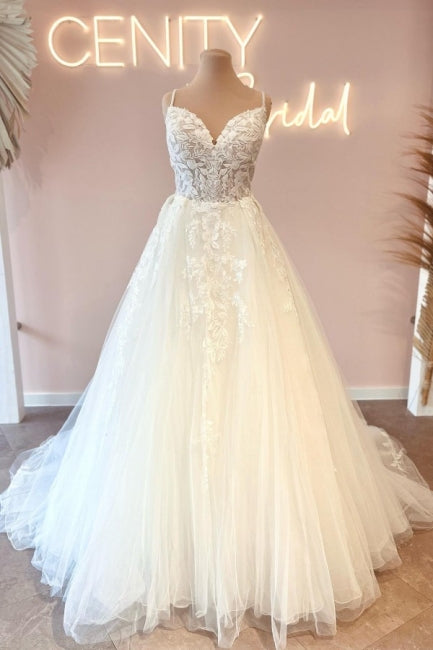 Glamorous Sleeveless A-Line Lace Wedding Gown