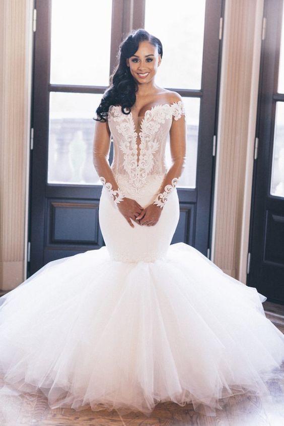 Mermaid Deep V-neck Tulle Wedding Dress with Appliques